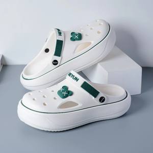 Sandales Crocs Meyun à semelle épaisse antidérapante en EVA, hauteur de talon 2-3 cm, avec logo imprimé en 3D, motif animal, pour la plage et le quotidien - Product Image 3