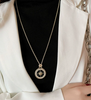 Élégant accessoire de luxe d'hiver Pendentif étoile octagramme étincelant à la mode pour femmes Collier Chaîne à maillons Longue superposition Bijoux en alliage