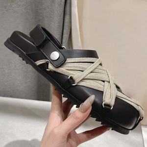 Sandales de créateur Ricks Premium pour hommes, mules de luxe à enfiler, style Hollywood unisexe, confortables, noires, type claquettes - Product Image 3