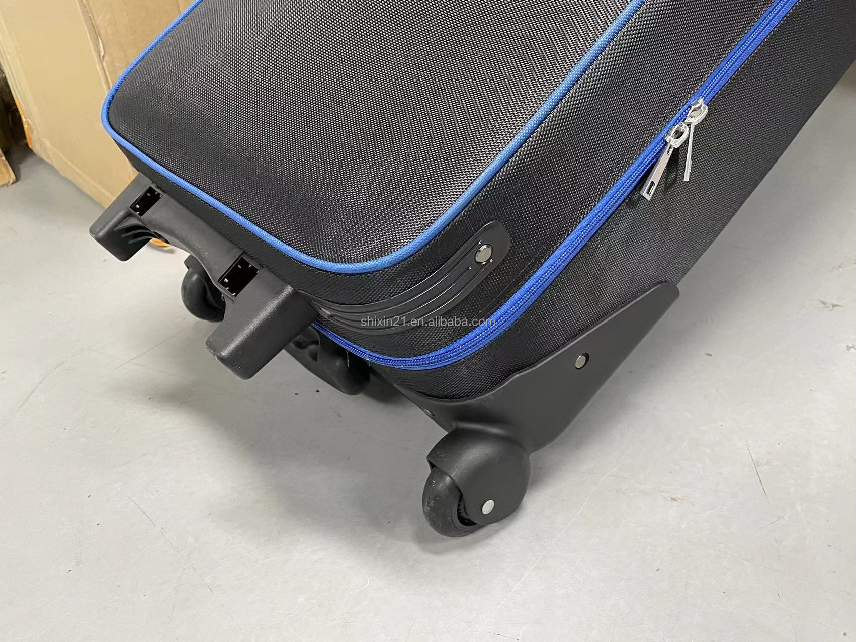 Magicline Photo Studio Equipment Case - Rolling Bag