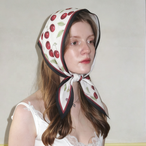 Sciarpa firmata vacanza estiva bandane di ciliegio dolce vacanza ragazze sciarpa triangolare da donna moda foulard in seta - Product Image 1