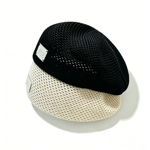 Gorra de malla de verano transpirable para mujer y hombre, estilo boina francesa con parche ACE, ligera, hueca, informal, para uso urbano y actividades al aire libre. - Product Image 4