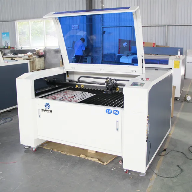 เครื่องแกะสลักเลเซอร์แบบ CNC เครื่องตัดและ Co2เลเซอร์ใช้งานง่าย