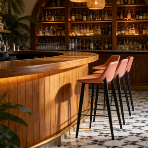 كراسي بار جلدية عالية الساقين بأرجل معدنية من الفولاذ السبائكي، كراسي بار فاخرة مصنوعة حسب الطلب من الجلد الأصلي - Product Image 1