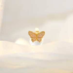 Anel Personalizado Moderno de Aço Inoxidável com Borboleta e Diamante Rosa Zircônia em Formato de Coração para Presente de Dia dos Namorados - Product Image 1