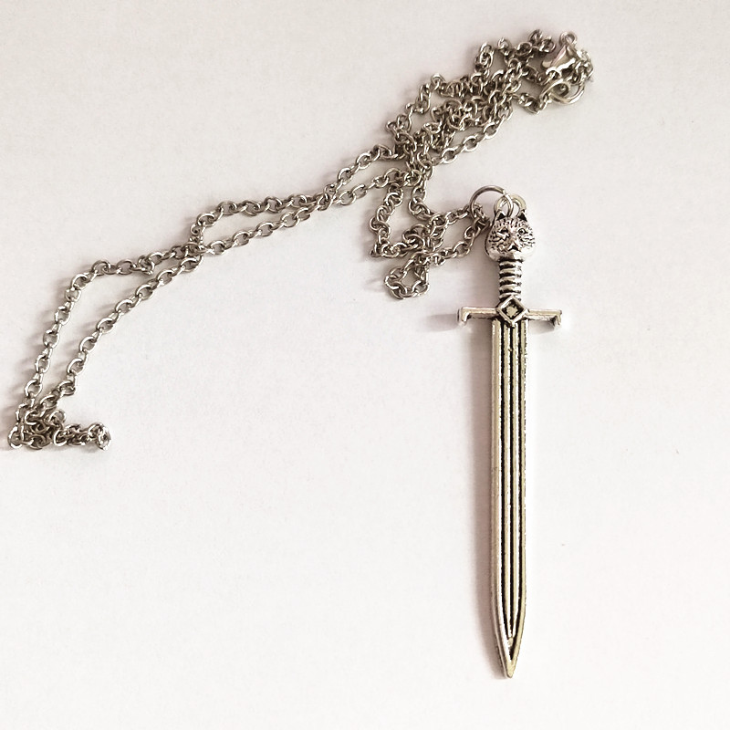 6種類ヴィンテージ剣ペンダントネックレス新デザイン合金短剣