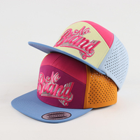 Casquette Snapback de Luxe Sportive Noire Personnalisée de Haute Qualité à 7 Panneaux avec Patch PVC, Imperméable et Perforations Découpées au Laser