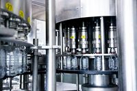 Ligne de production de boissons clé en main automatique, machine de soufflage de bouteilles, machine de remplissage, machine d'étiquetage et machine d'emballage