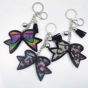 Llaveros con dijes de lazo de leopardo, cristales brillantes y diamantes, accesorios para bolsos, llaveros para llaves de coche, llaveros con borlas y llaveros con lazo de animadora - Product Image 1