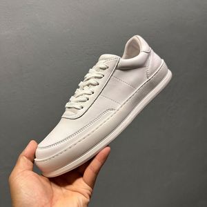 Zapatillas de cuero blancas minimalistas para hombre, zapatos hechos a mano con cordones y parte inferior baja, calzado cómodo y versátil, zapatos para caminar y hacer ejercicio - Product Image 1