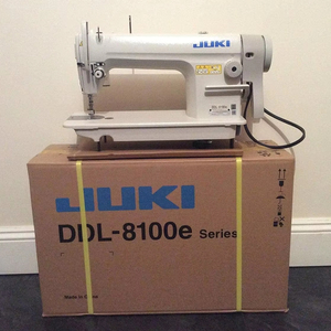 Machine à coudre industrielle Juki 8100E d'occasion à point noué simple, avec pied entraîneur et moteur à lit plat – Vente chaude usine - Product Image 1