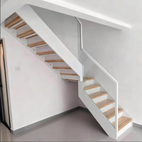 Échelle droite en acier sur mesure avec poutres angulaires en U et double poutre pour loft intérieur intégré, duplex, maison, appartement