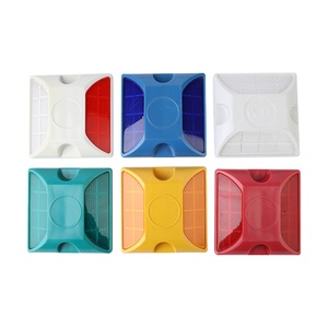 Borne de signalisation routière réfléchissante en plastique ABS, étanche IP68, marqueur de chaussée surélevé, type œil de chat - Product Image 1