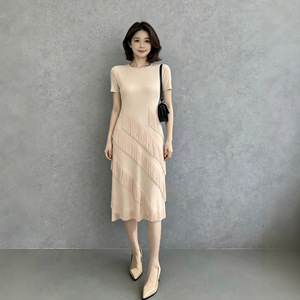 Robe longue plissée style Miyake pour <span class=keywords><strong>femme</strong></span>, taille unique, prête à être expédiée, à haute élasticité, avec franges à pampilles superposées diagonales - Product Image 5