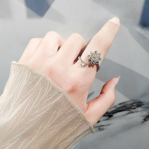 Bague rotative Little Daisy pour femmes, incrustée de zircon, cuivre plaqué électrolytiquement, fraîche, élégante, style coréen japonais, tendance populaire sur <span class=keywords><strong>TikTok</strong></span> - Product Image 2