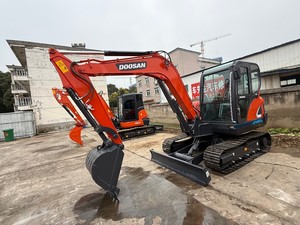 Excavadora de cadenas Doosan DX60 con sistema hidráulico eficiente, chasis robusto, gran profundidad de excavación para ingeniería agrícola y urbana - Product Image 2