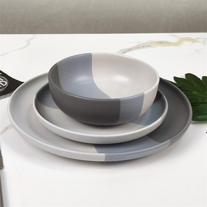 Vaisselle en céramique de 16 pièces en gros bon marché <span class=keywords><strong>Assiette</strong></span> <span class=keywords><strong>plate</strong></span> ronde émaillée <span class=keywords><strong>Assiette</strong></span> peu profonde grise Western Dessert Salade <span class=keywords><strong>Assiette</strong></span> à steak - Product Image 4