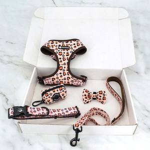 Arnés de perro de lujo con diseño de estampado de leopardo animal personalizado y conjunto de collar de correa arnés de diseñador ajustable para perros - Product Image 1