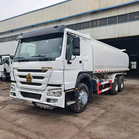Camions de chantier minier Howo 6x4, camion-citerne à carburant 22000L, grand réservoir, véhicule citerne de ravitaillement en diesel en Afrique à vendre