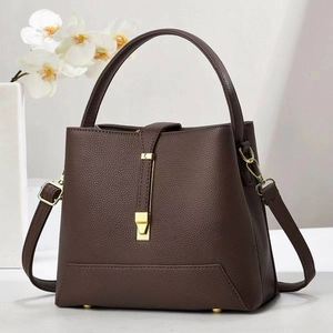 Bolso bandolera para mujer, moderno y casual, modelo pequeño con bordado de la palabra Love, diseño de rombos, impermeable, estilo exótico, con cadena. - Product Image 4