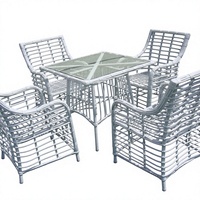 Ensemble de salle à manger de jardin 5 pièces en rotin PE blanc, 4 fauteuils et table en verre avec coussins bleus, mobilier de jardin extérieur