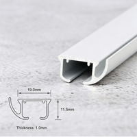 Rail de rideau en aluminium fin de 12 mm en gros avec support de plafond dissimulé et fixation murale, connecteur d'angle à 90 degrés pour baies vitrées