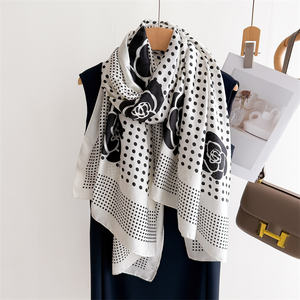 Nuovissimo foulard donna stile lungo ragazza <span class=keywords><strong>nero</strong></span> e bianco a pois stampato sciarpa lunga 180cm donna <span class=keywords><strong>elegante</strong></span> con protezione solare <span class=keywords><strong>scialle</strong></span> - Product Image 5