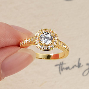 Anillos de Moissanita con Certificado GRA, Corte Redondo, Color D, VVS1, 0.5ct, con Halo y Piedras Laterales de Circonita Cúbica, Cobre con Baño de Oro de 14K, Joyería para Mujer - Product Image 4