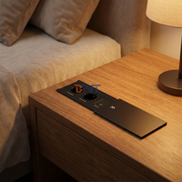 Donnez de la puissance à votre mobilier de bureau avec une table de bureau coulissante avec prise intégrée, dotée de 2 prises AC et de ports USB A+C