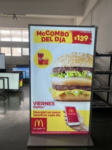 55 इंच से 98 इंच फुल स्क्रीन फ्लोर खड़ा कियोस्क 4k uhd इनडोर डिजिटल साइनेज विज्ञापन खिलाड़ी विज्ञापन प्रदर्शन मशीन - Product Image 4