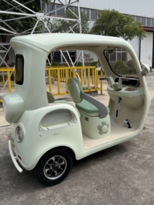 รถสามล้อไฟฟ้าแบบปิด SURRIT สำหรับ 3 ที่นั่ง สีชมพู-ม่วง รุ่น Cabin Scooter - Product Image 2