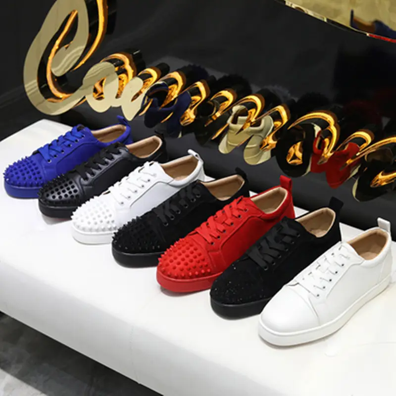 Brand Designer Men Running Sneakers Women Sports Shoes Luxury Spikes Rivets Sneakers Fahion Retro Lace Walking Shoes Unisex