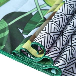 Serviette de plage en microfibre tissée antimicrobienne à séchage rapide et sans sable avec logo personnalisé - Tissu recyclé Repreve - Product Image 1