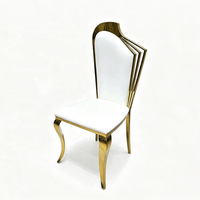 Chaise asymétrique à dossier ailé en acier inoxydable doré, dossier haut géométrique moderne, assise en cuir blanc pour événements