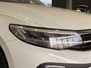 Volkswagen Bora 2023 200TSI DSG Automatica Motore Turbo Sedili in Pelle Telecamera Posteriore Pneumatici R17 Scuro R15 Guida a Sinistra Auto a Benzina - Product Image 5