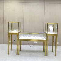 Vitrine de présentation de bijoux de luxe, en acier inoxydable, cadre plaqué titane, verre trempé transparent pour centre commercial