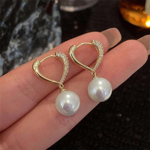 Pendientes Colgantes Chapados en Oro E2367 con Perla Cultivada AAA Redonda Blanca, Joyería Clásica Geométrica para Mujer, Ideal para Bodas - Product Image 3