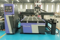 Router CNC de 3 cabezales de gran formato 1500*3000mm con dispositivo giratorio lateral para corte y grabado de madera, piedra, acrílico, MDF, y puertas de cocina