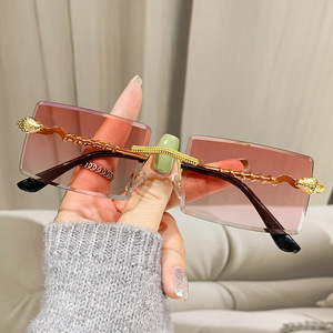 Gafas de sol rectangulares sin montura UV400, diseño de serpiente, protección solar para mujer, a la moda - Product Image 2