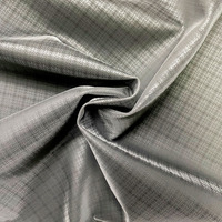 Cuir synthétique 3D 5D à motif micro-diamant fumé 0,8 mm, semi-PU PVC, traitement de surface à faible brillance pour housses de siège de moto