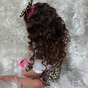 Muñeca <span class=keywords><strong>reborn</strong></span> de silicona de cuerpo completo para niñas, juguete ORIGINAL de 55CM con pelo rizado de piel marrón de princesa, con tacto real y flexible - Product Image 2