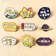 เข็มกลัดกล่องบทสนทนาอัลลอยใหม่สไตล์ยุโรปและอ<span class=keywords><strong>เม</strong></span>ริกันเทรนด์บุคลิกเข็มกลัดตัวอักษรตัวอักษร Hello I'm tired หมุดโลหะออกแบบได้ตามต้องการ - Product Image 3