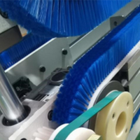 Machine de laminage de tissus fonctionnels à colle thermofusible PUR avec commande PLC, moteur et pompe pour la laminage de panneaux en mousse