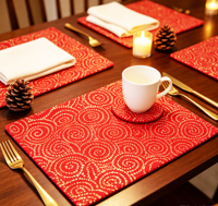 Décoration de Noël Festive en Corduroy Doux Rouge Vif Tricoté Écologique avec Motif Circulaire Doré Élégant et Œuvre d'Art Spéciale Personnalisée