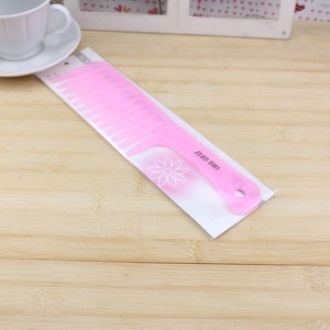 หวีผมพลาสติกฟันใหญ่ 19 ซม. คละสี สำหรับดูแลความงามที่บ้าน - Product Image 2