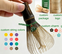 Fouet à matcha artisanal en bambou violet avec support personnalisé en stock pour la cérémonie du thé matcha – Accessoires et outils