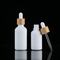 Flacon compte-gouttes en verre rond blanc simple de 30 ml pour huile essentielle avec couvercle en bambou