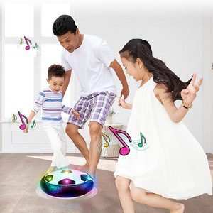 ลูกฟุตบอลลอยน้ำ 18*6 ซม. ไฟส่องสว่างแบบชาร์จได้ ของเล่นพลาสติกสำหรับเด็กเล่นในร่มสำหรับพ่อแม่และลูก - Product Image 4