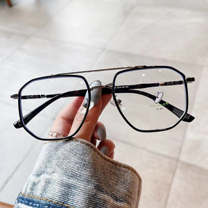 Gafas Ópticas de Metal con Forma Poligonal de Venta al por Mayor de Fábrica, de Buena Calidad <span class=keywords><strong>y</strong></span> Precio Asequible, Disponibles para Hombre <span class=keywords><strong>y</strong></span> Mujer - Product Image 2