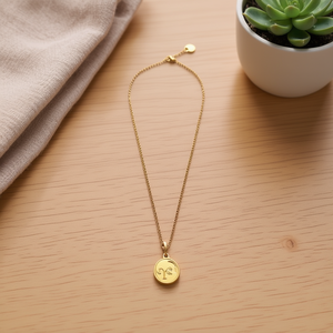 Collar con colgante fino de 1,5 cm, cadena de acero inoxidable de doble cara con signo de Aries, tono dorado - Product Image 2